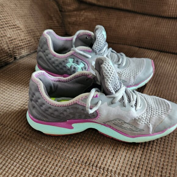 Womens Size 8 UNDER ARMOUR Athletic Shoes - Picture 2 of 5